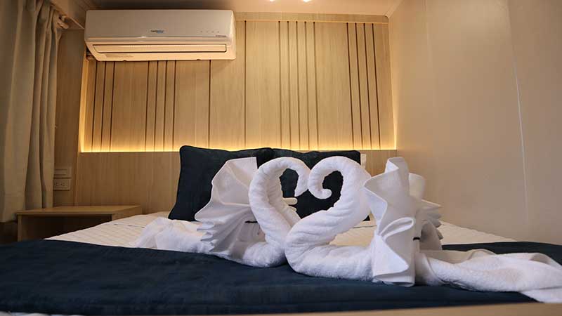 King bed - Galaxy Diver - Galapagos Cruises