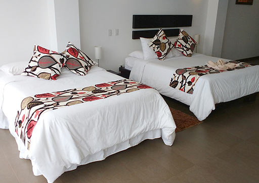 Galapagos: Sea Side Hotel - Pool View Room