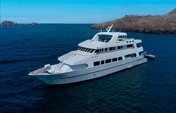 Cruise to Galapagos: Galaxy Yacht